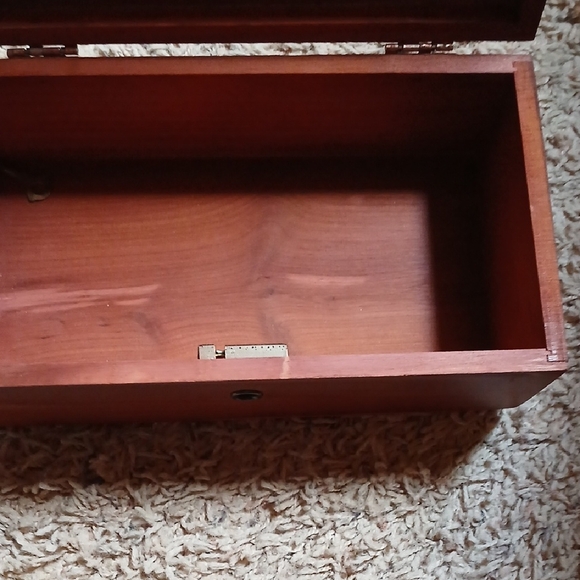 Lane Mini Cedar Chest - Picture 3 of 10